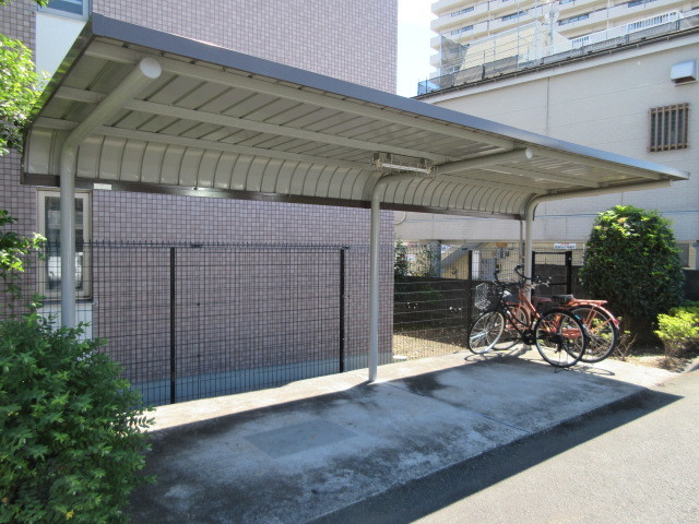キャロンコート横浜0206号室 駐輪場２　※実際の使用状況とは異なります(現況優先)