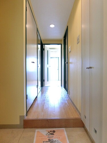 グラチアトルリ3階 共有部からの室内※同タイプ別部屋前回募集時2021.5撮影