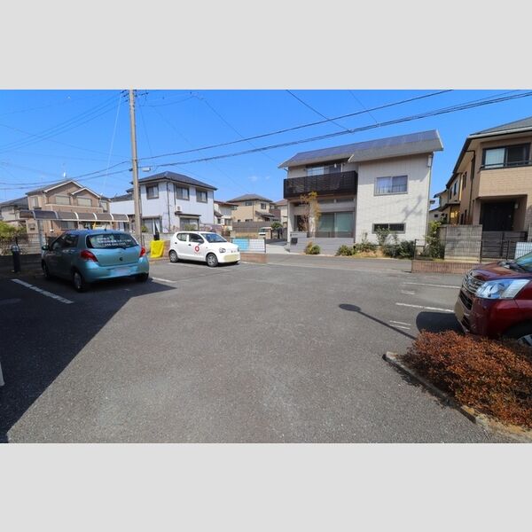 サイレントレジデンス203号室 駐車場
