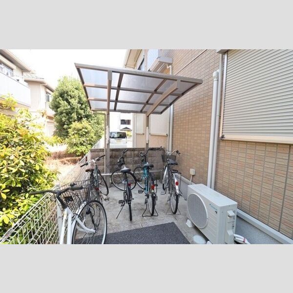 コスメアヒル 駐輪場