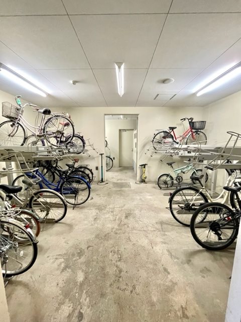 レジディア新宿御苑4階 駐輪場