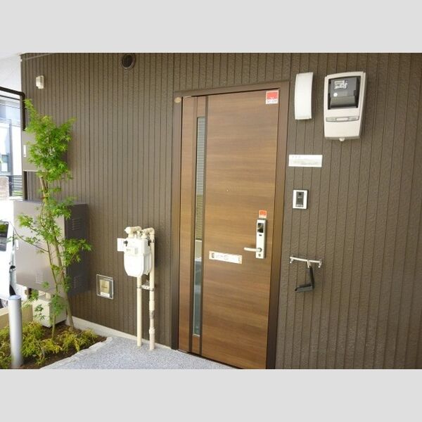 クレアーレ弐番館 玄関前