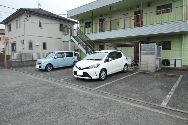 ルーチェ　三ッ藤1階 駐車場！