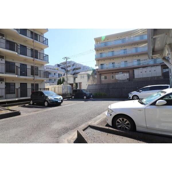 YYパレス301号室 駐車場