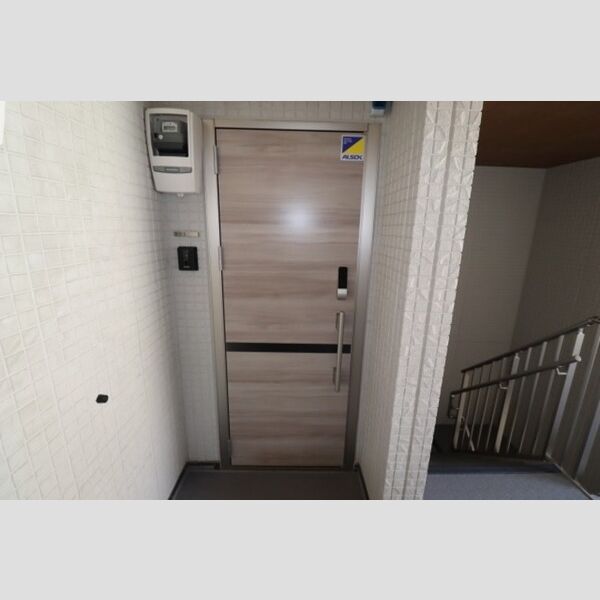 セレスティア大島305号室 玄関ドア