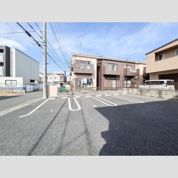 グランシャリオ 駐車場