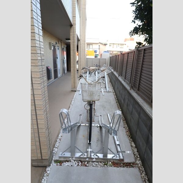 ロイヤルヒル三郷 駐輪場