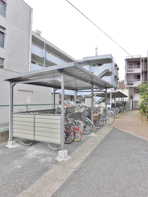 サンモールパレスＢ棟0105号室 駐輪場