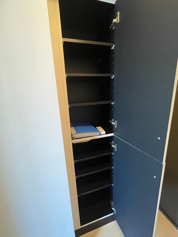 エルミタージュ横濱弘明寺 下足入れ