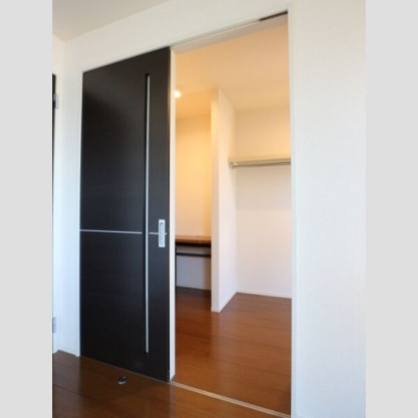 ボナール酒井根　Ⅲ号棟 北側洋室　ウォークインクローゼット