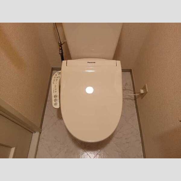 クレール清水205号室 温水洗浄便座