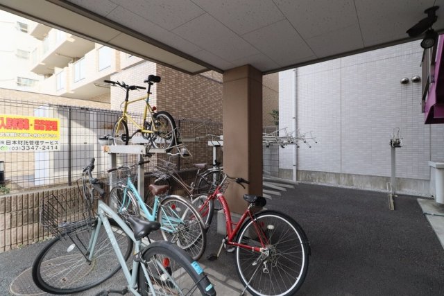 フォルテ西青木1階 駐輪場