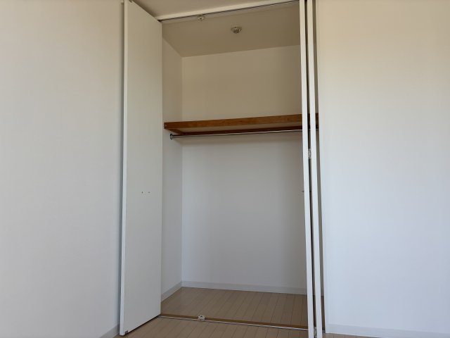 ＫＥＮＺＯ　ＨＡＵＳ　ｙｏｋｏｄａｉ クローゼット