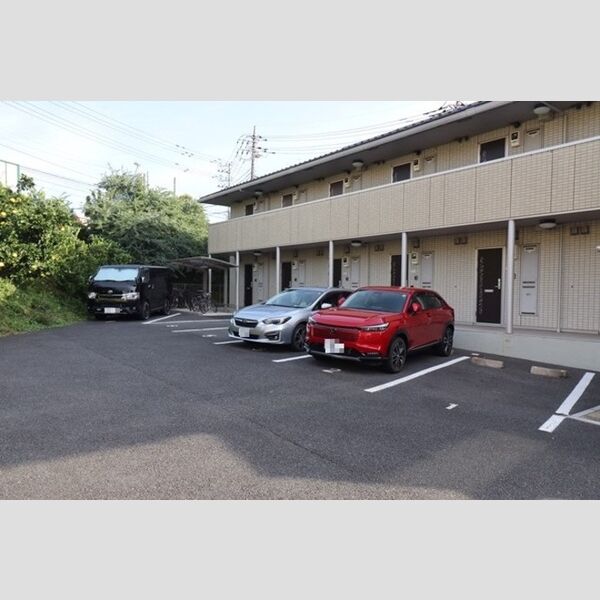 オークス102号室 駐車場