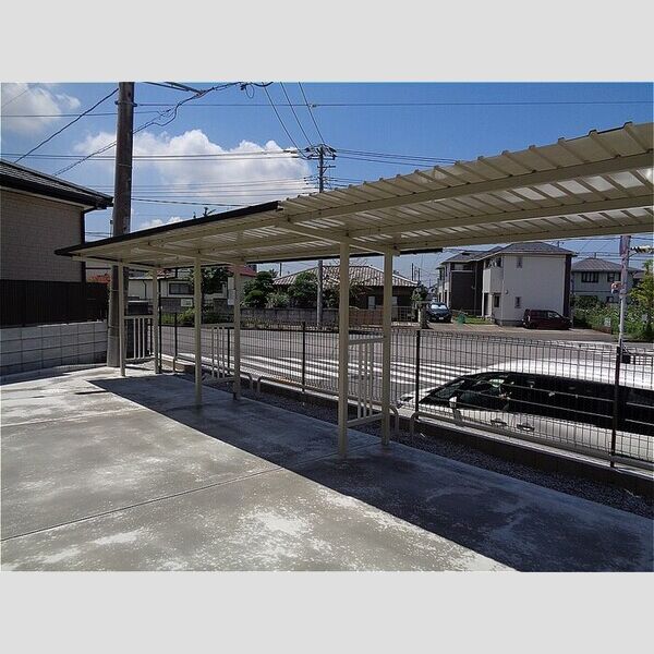 ニーナサクレ 駐輪場