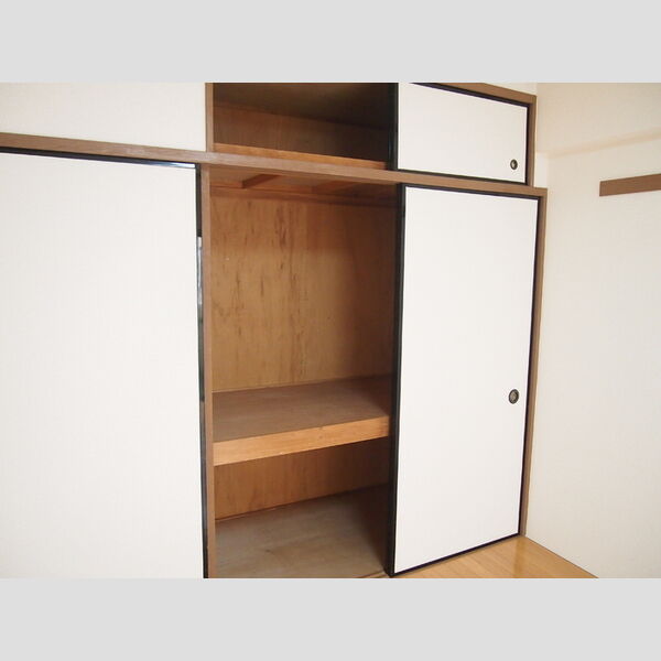 ティーワイパレス204号室 収納