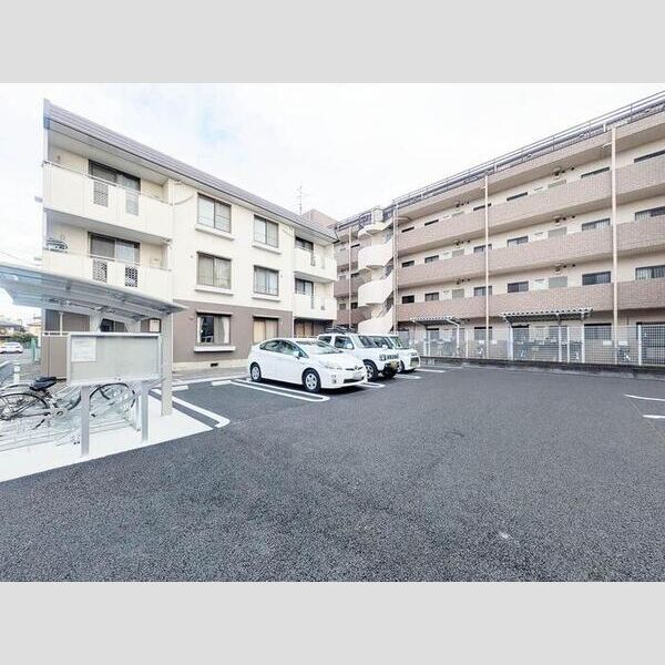 セルシアーナ 駐車場