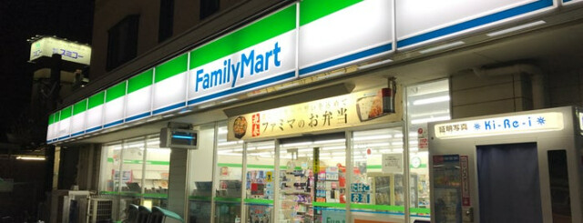 いずみハイツ2階 ファミリーマート梅田四丁目店