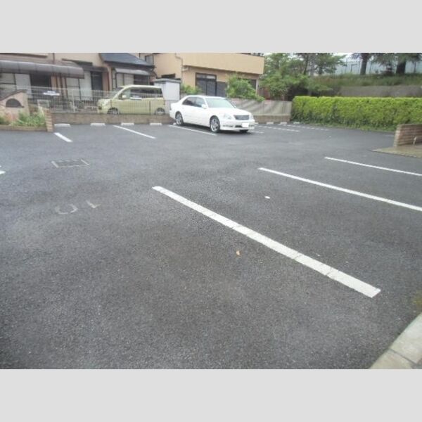 ロジュマン ミヤカイドウC301号室 駐車場