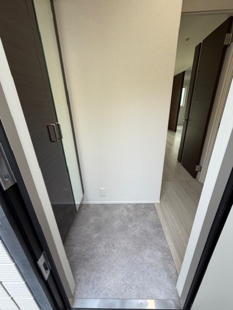 ＣＬＡＩＲＥ　　ＭＵＳＡＳＨＩ102号室 玄関