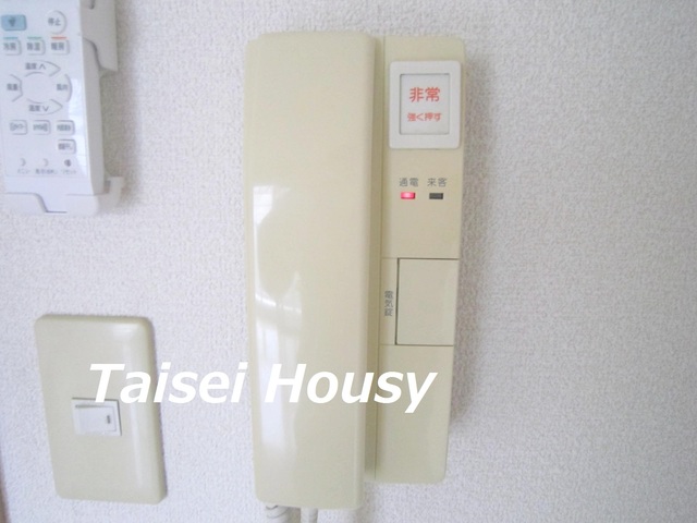 ルミエール湘南0302号室 オートロック連動で迷惑な勧誘なども断りやすいです。