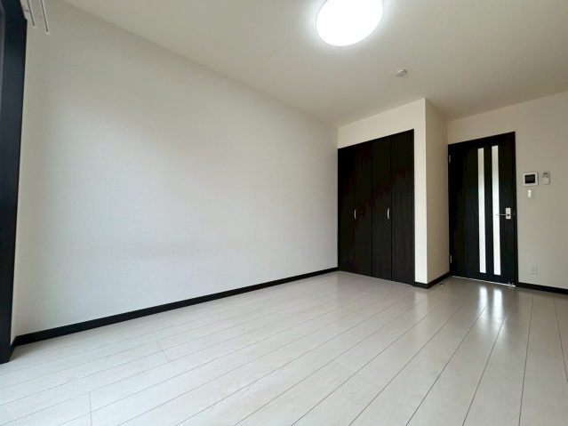 クイーンコンシェル2階 写真は同型101号室