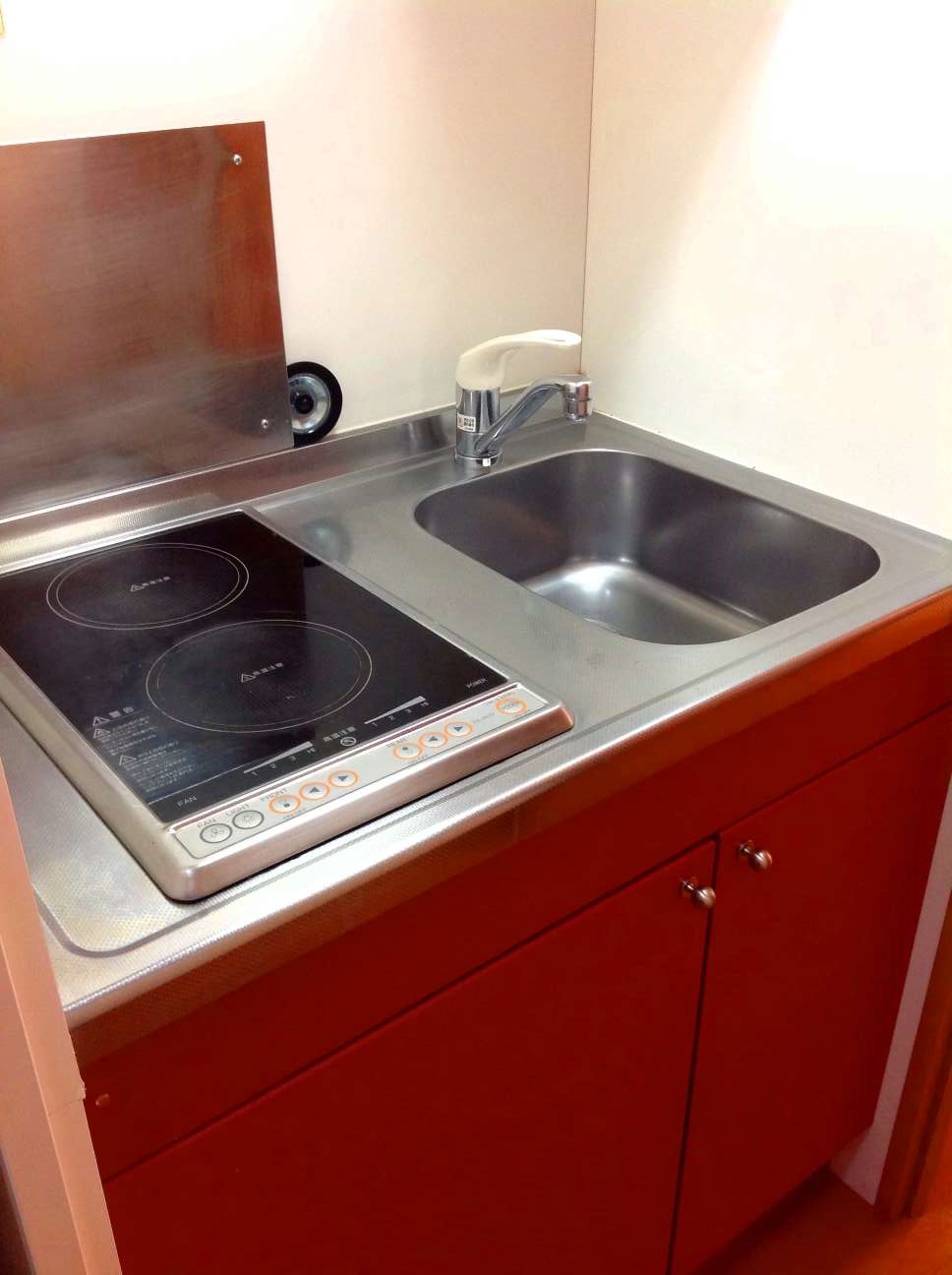 レオパレスクエスト208号室 電気コンロなのでお掃除簡単！