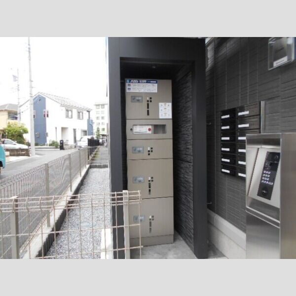 クレッセントコート 宅配ボックス