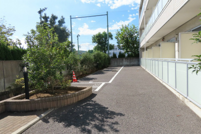 リブリ・フラムドール1階 駐車場