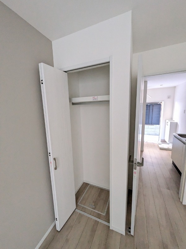 アリスワン南三咲(E-222)2階 収納