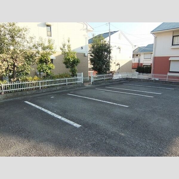 グレープ・シュライン　I 駐車場