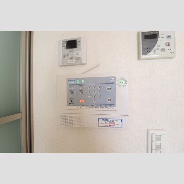 ラヴィエール102号室 ALSOK