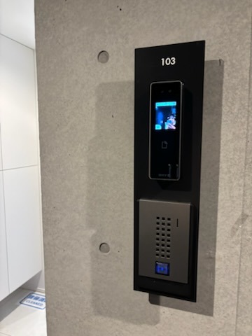 AZ Smart 目白御留山地下2階 玄関