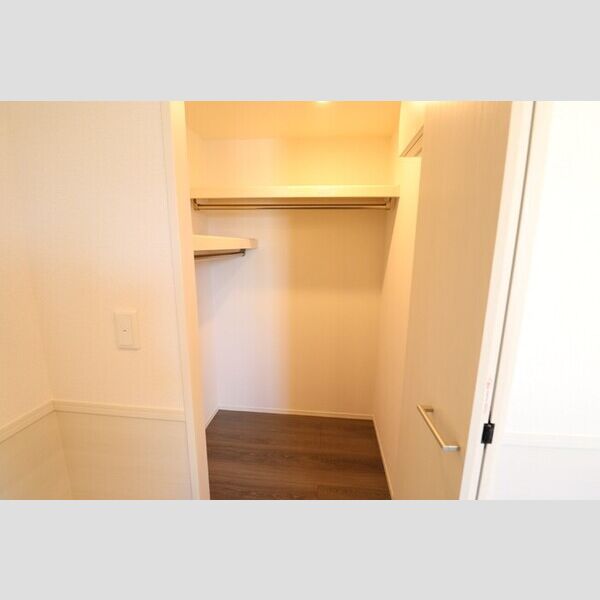 ラ・フェリーチェ201号室 ウォークインクローゼット