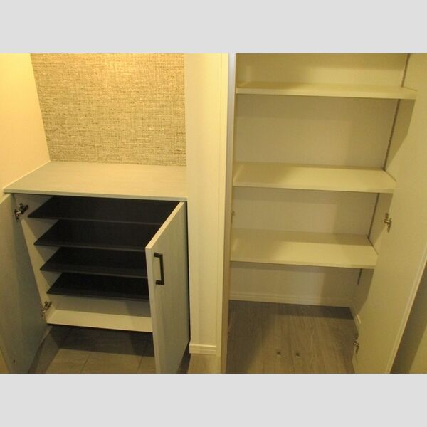 DCR若松町102号室 玄関収納