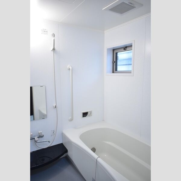 第7グリーンハイツ　A102号室 窓付きバスルーム