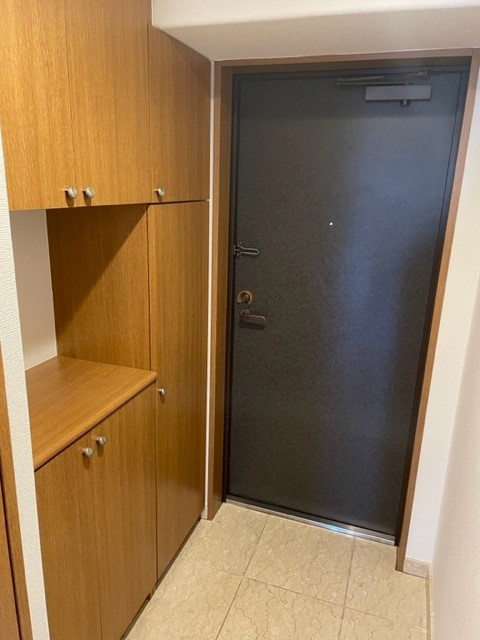 ワイズ２２２ 玄関