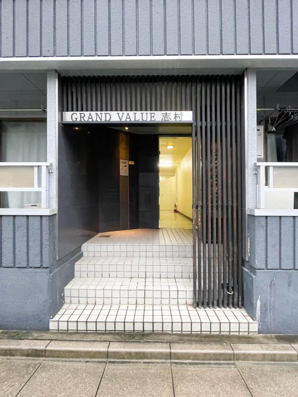 グランバリュー志村2階 エントランス