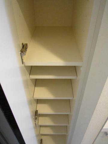 ガーラ・ヴィスタ横濱西口 シューズボックス