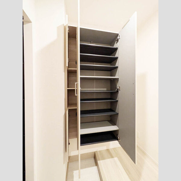 ヴィアレット　Ⅷ102号室 シューズボックス