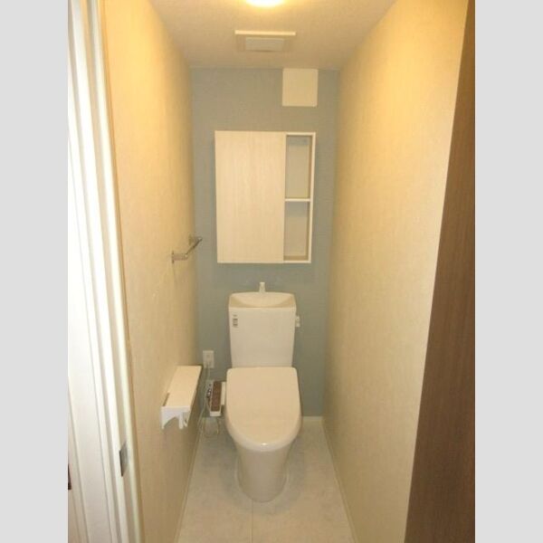 Blancheneige　A棟303号室 トイレ温水洗浄便座