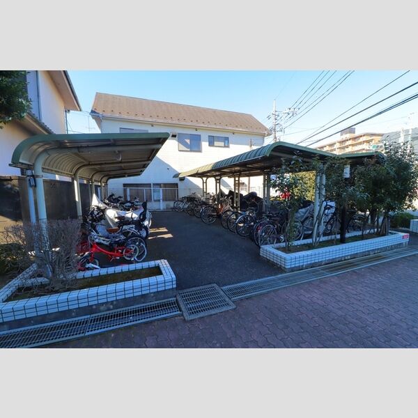 グランソレイユ大宮207号室 駐輪場