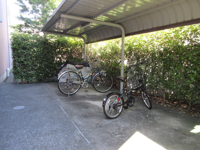 キャロンコート横浜0206号室 駐輪場１　※実際の使用状況とは異なります(現況優先)