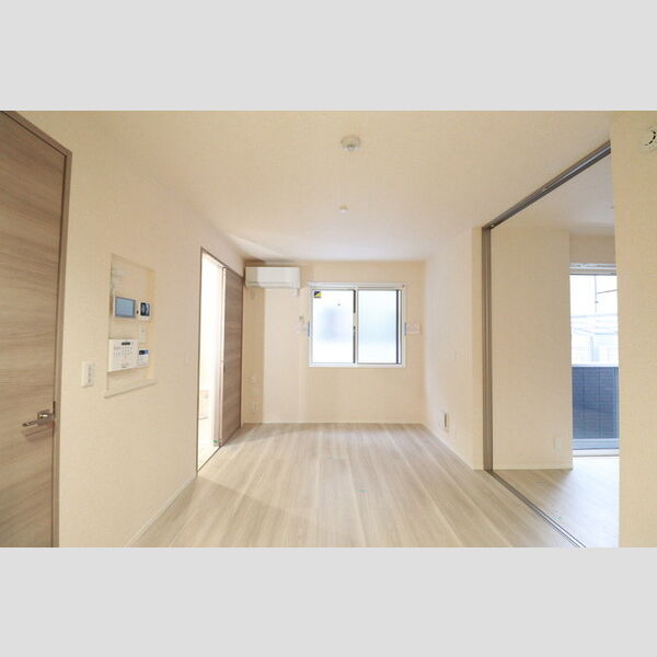 シェーンブルーメ横浜107号室 リビング