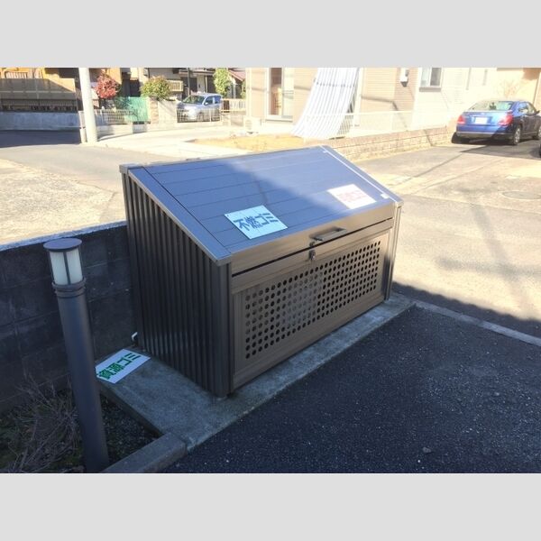 メゾンルミエール101号室 共用ゴミ置き場(専用ボックス設置しています)