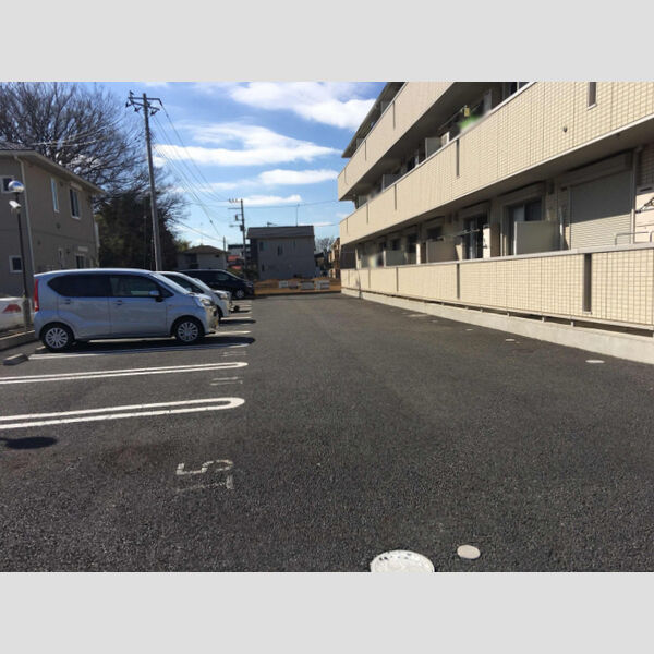 ヒルズガーデン 駐車場