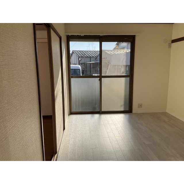 グランデュール瀬戸岡101号室 内観