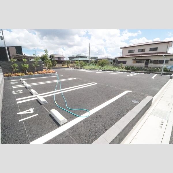 メイプルシャトー 駐車場