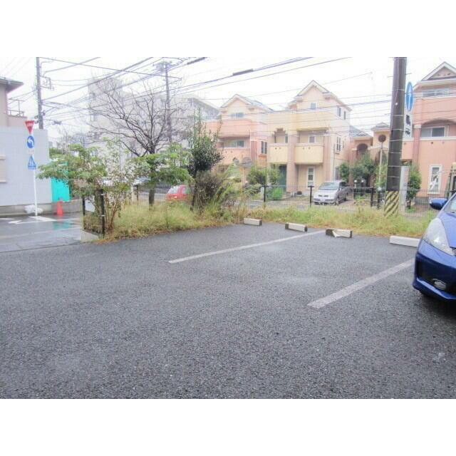 本郷台ガーデンズ 駐車場