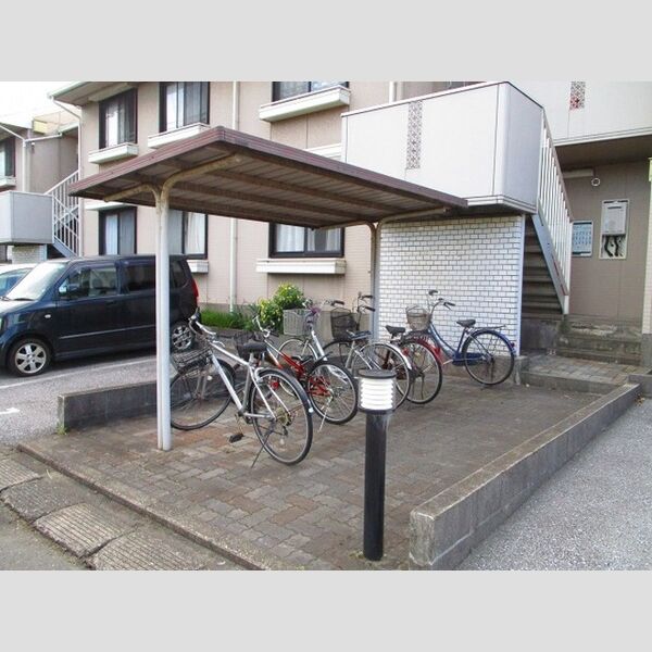 メゾンルシェリ 駐輪場